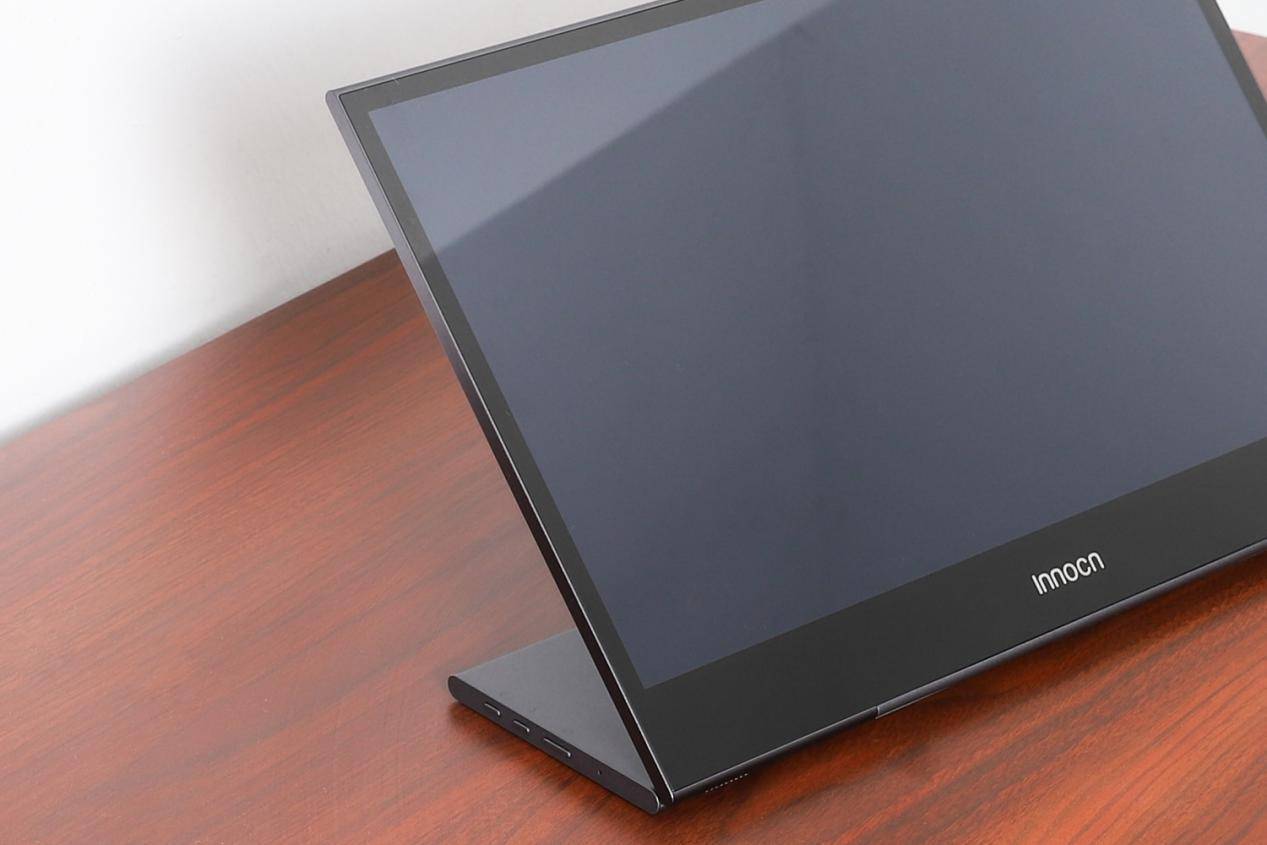 了精细纤薄设计,6mm的厚度以及1060g的重量在众多便携显示器产品中,n1