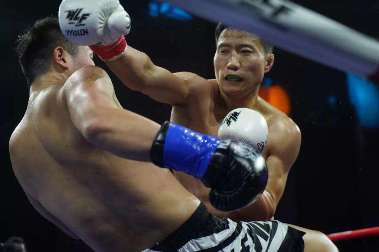 "威风少侠"重出江湖,重拳打服泰拳冠军,会是下一个方便吗?