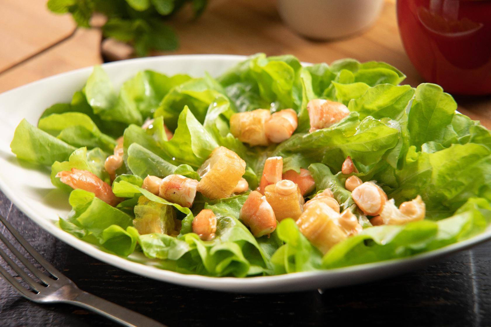 咸豆浆从饮品豆浆变身,既是汤品又是菜肴,汤底豆香四溢,加醋自然凝结