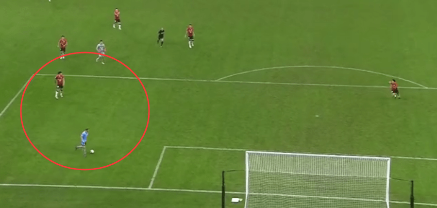 态度呢傅欢被晃摊手放弃防守目送对手射空门gif