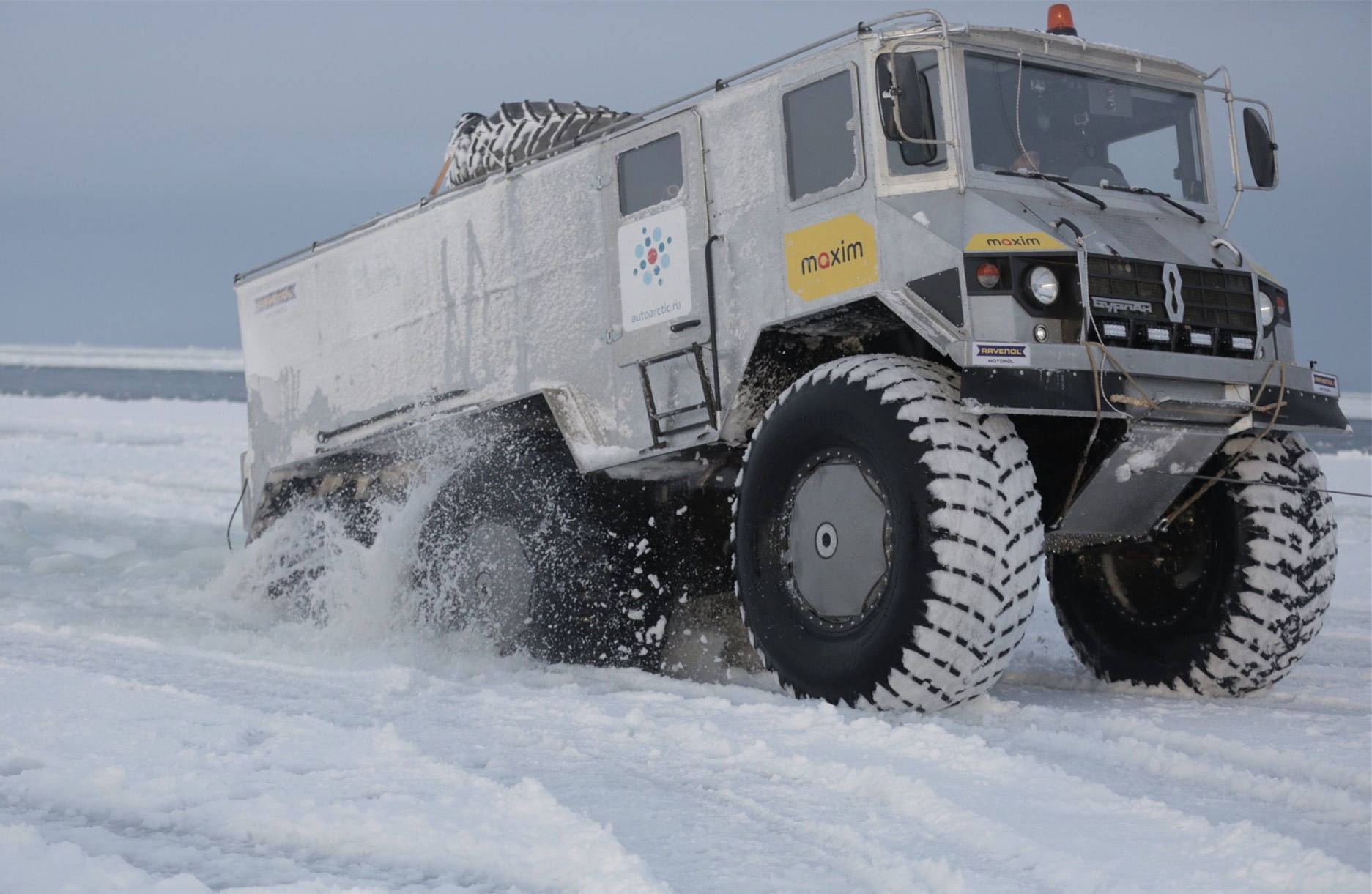 水陆两栖,双侧履带,在这些车面前坦克300娇羞的低下了头-搜狐大视野-
