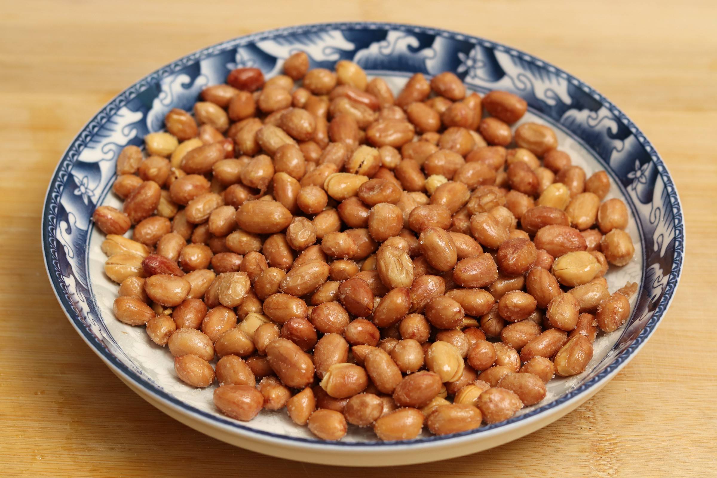 炸花生米时记住1泡2凉3滴酒花生酥脆不糊好吃不返潮