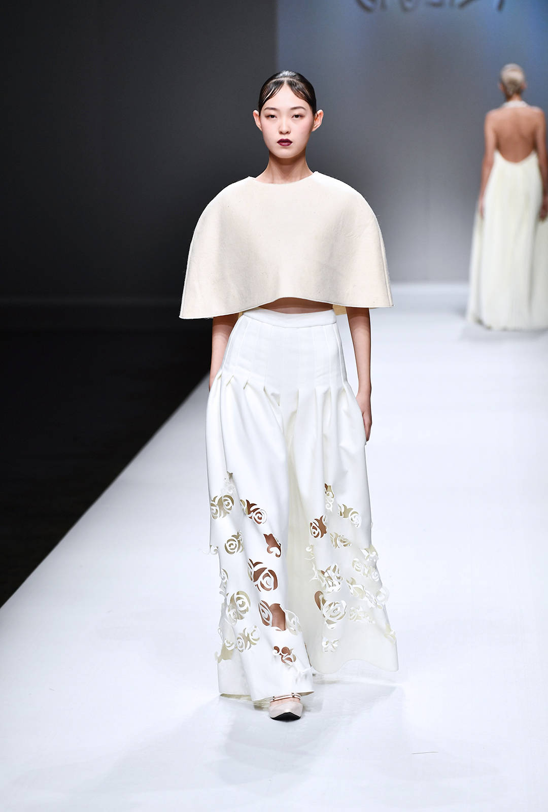 彝族服装设计师阿牛阿呷入驻中国西部高级定制中心