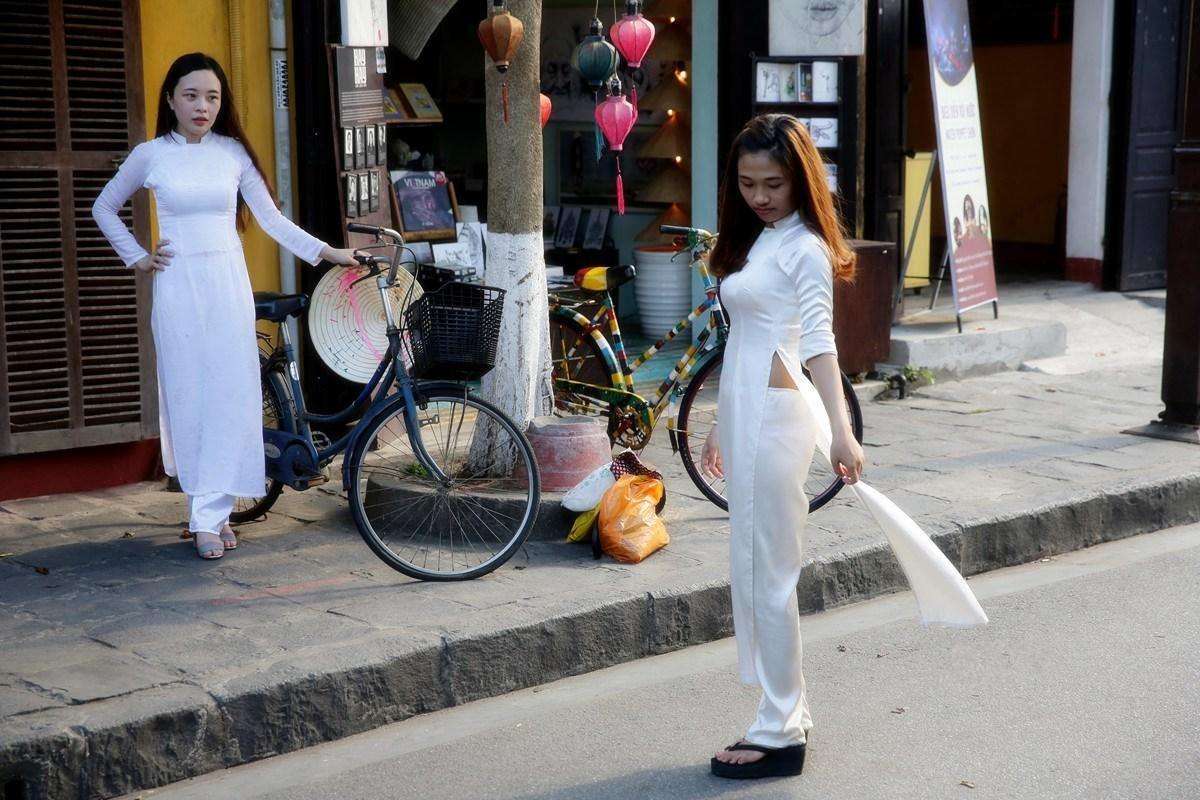 紧挨着老挝的越南也是社会主义国家,作为中国曾经的的一部分,清朝时期