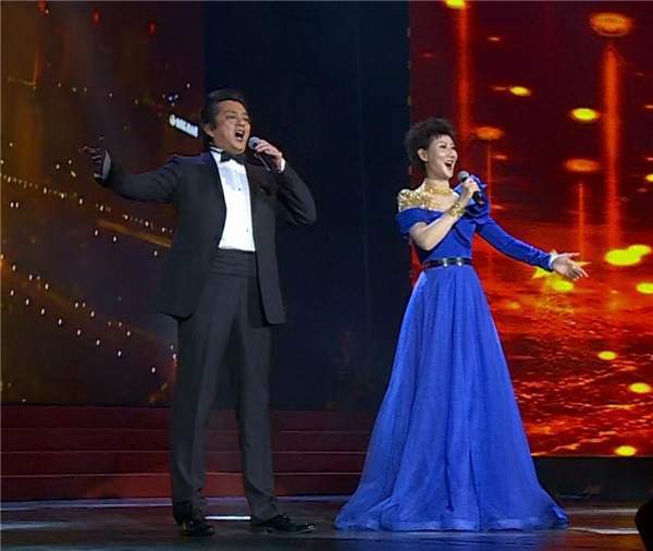 著名朗诵艺术家林中华与青年朗诵艺术家隋源联袂朗诵谁是最可爱的人获