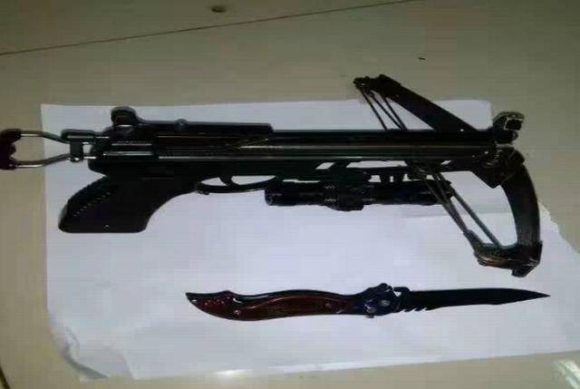 原创南昌男子在村中偷狗用弓弩射杀几十只还冲撞警车逃逸