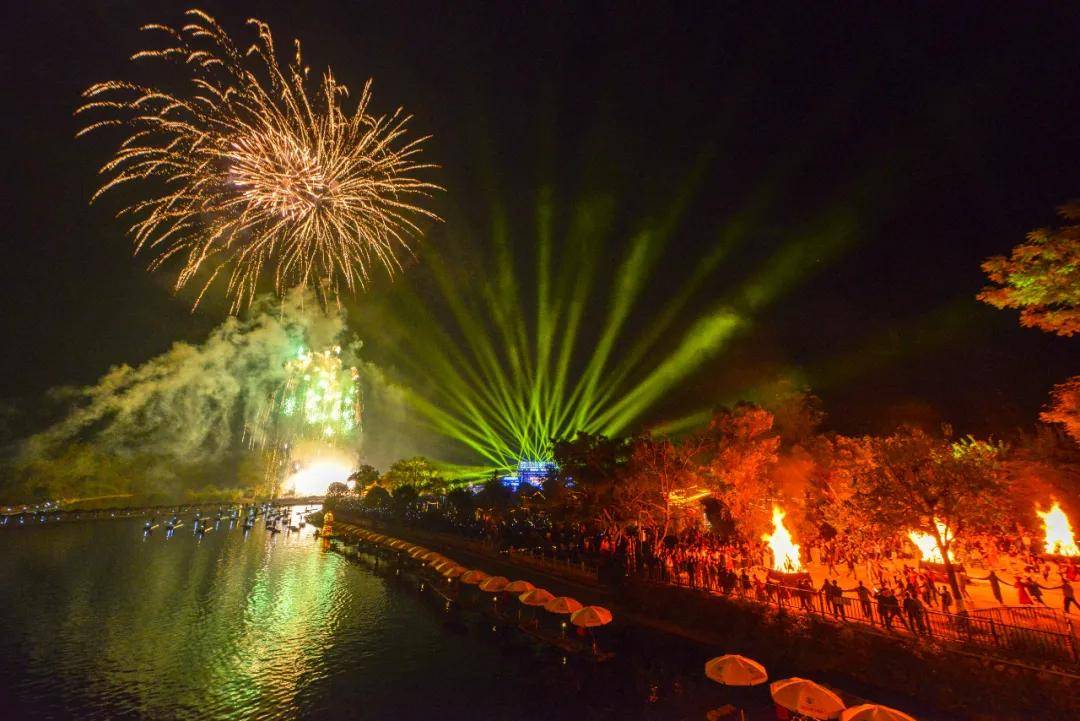 遇山芗舍:阳朔民宿旅行去看阳朔2020渔火节,体味画中精彩_漓江