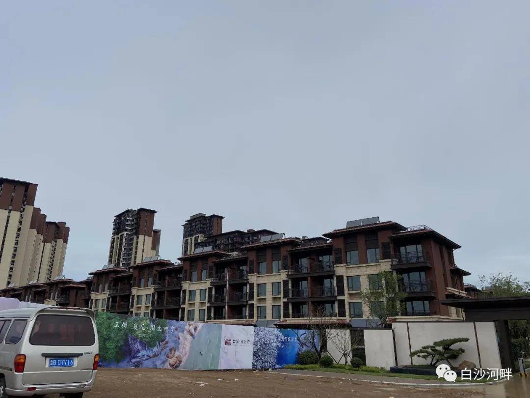 鲁昊·棠琳湾毛坯房墙面湿度大,有疑似渗水痕迹!业主称之前确实漏过