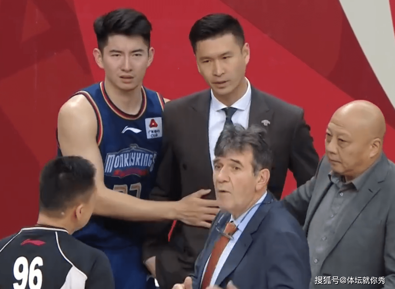 原创输球又输人同曦惨败32分霍楠急了怒吼裁判连主教练都拉不住