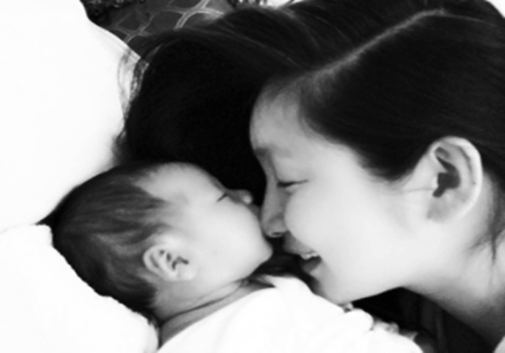 秦海璐生下巨婴宝宝后压力过大患产后抑郁多亏丈夫的陪伴