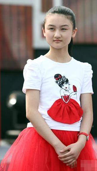 陆子艺4岁成名14岁长残被骂出国如今美到不敢认