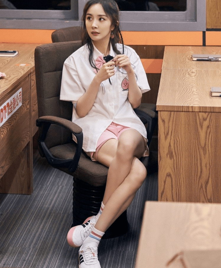 有种千奇百怪叫女星坐姿鞠婧祎霸气刘雨昕霸道总裁