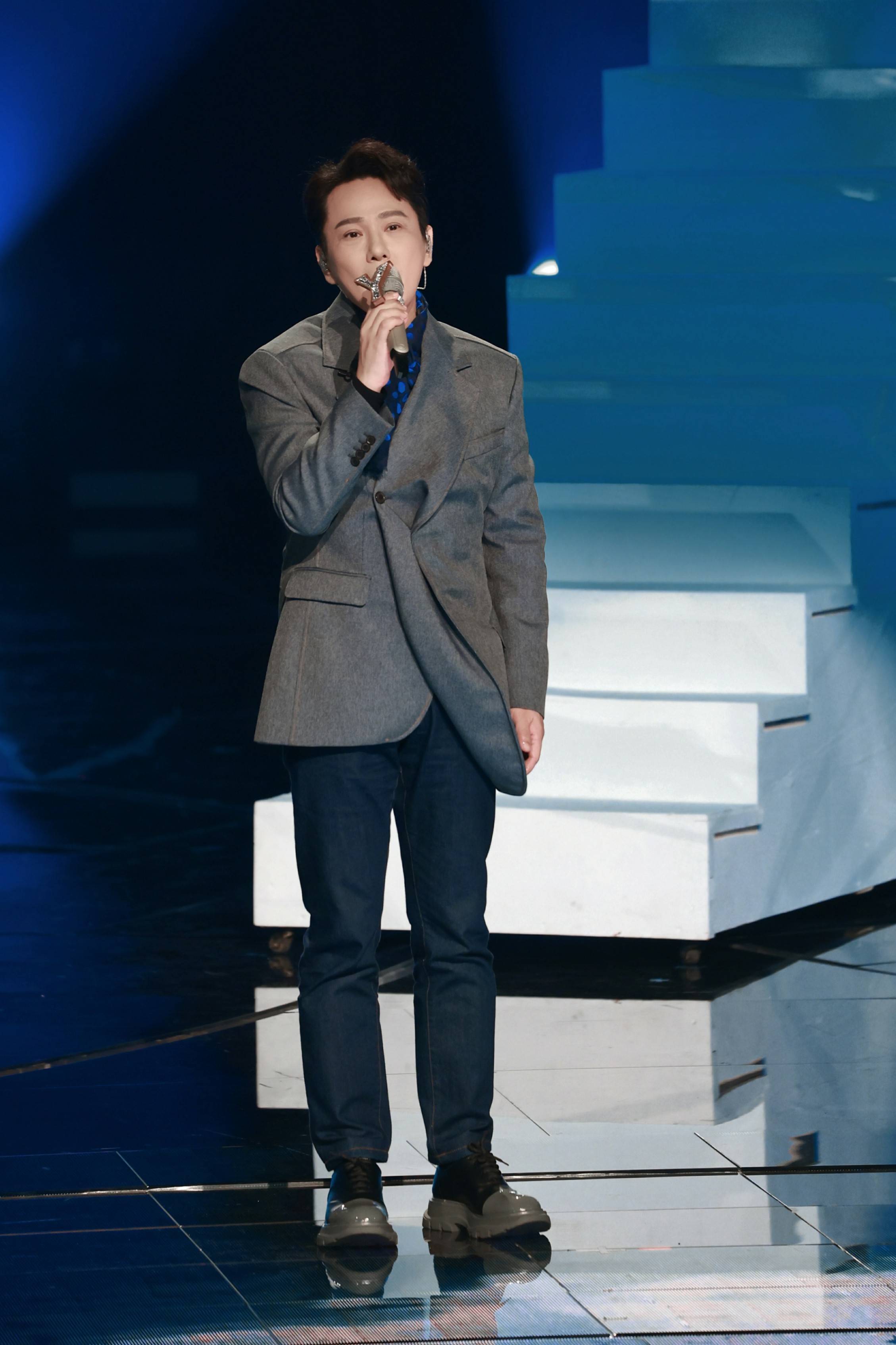 本周日将迎来由常石磊,王源组成的"非常源满";张信哲,太一组成的"哲太