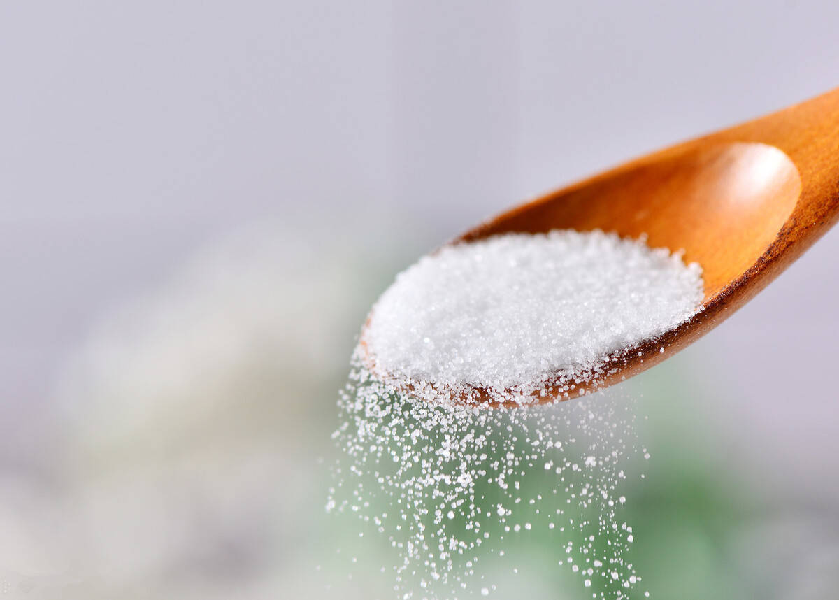 做菜放盐时间有讲究荤菜素菜凉菜都不同用对厨艺大增味道好