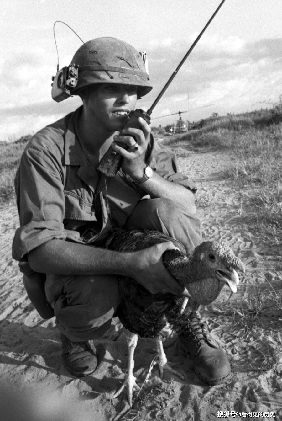 原创老照片1967年感恩节享受火鸡大餐的越战美国大兵