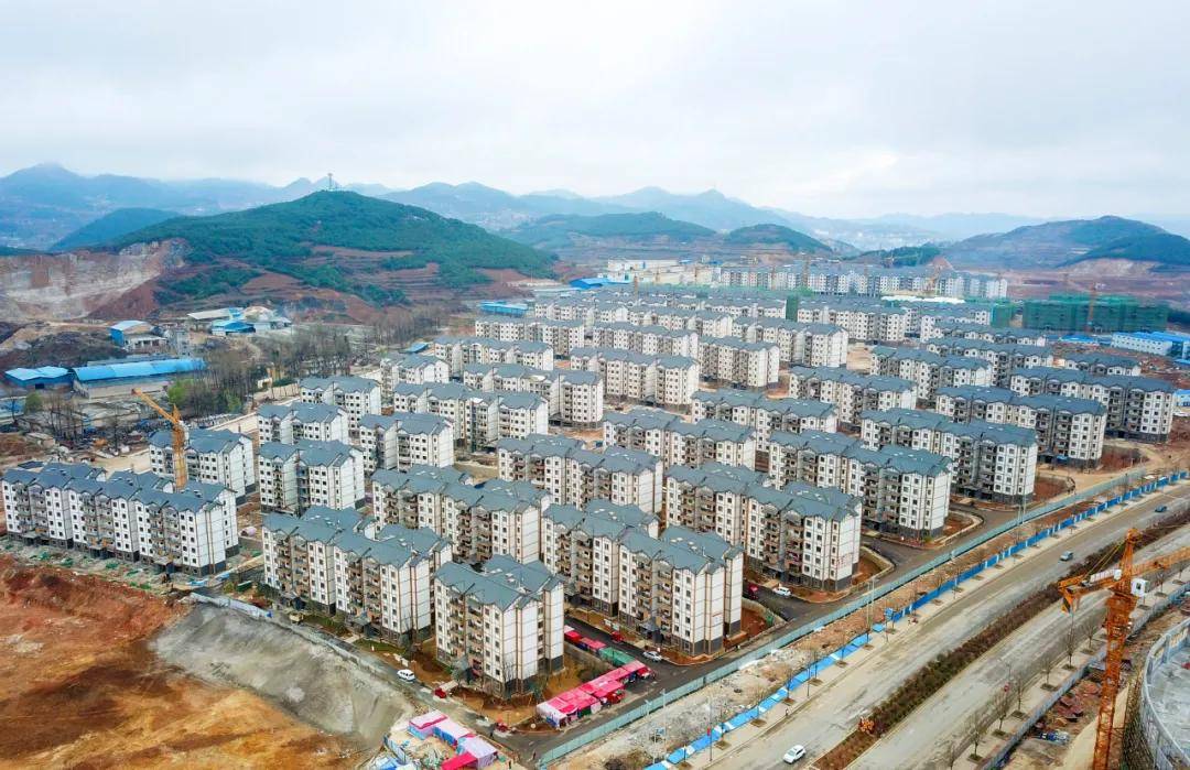 威宁县雄山街道让搬迁群众"搬"出新希望"迁"出新生活_手机搜狐网