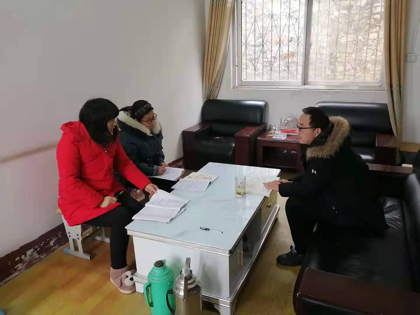 桃溪镇中心学校领导深入石碑营村小学调研指导青年教师专业成长