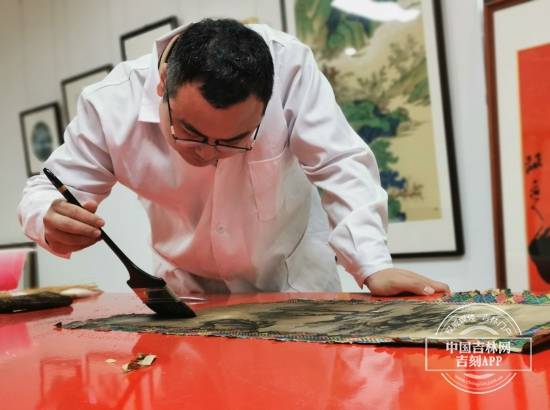 90后装裱修复师让古画起死回生的人