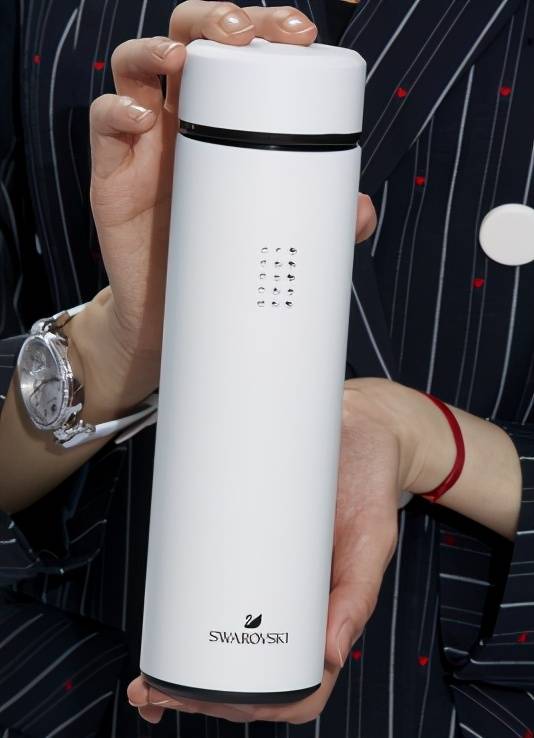 该如何正确选择使用保温杯?施华洛世奇"纯白系列"给您答案!