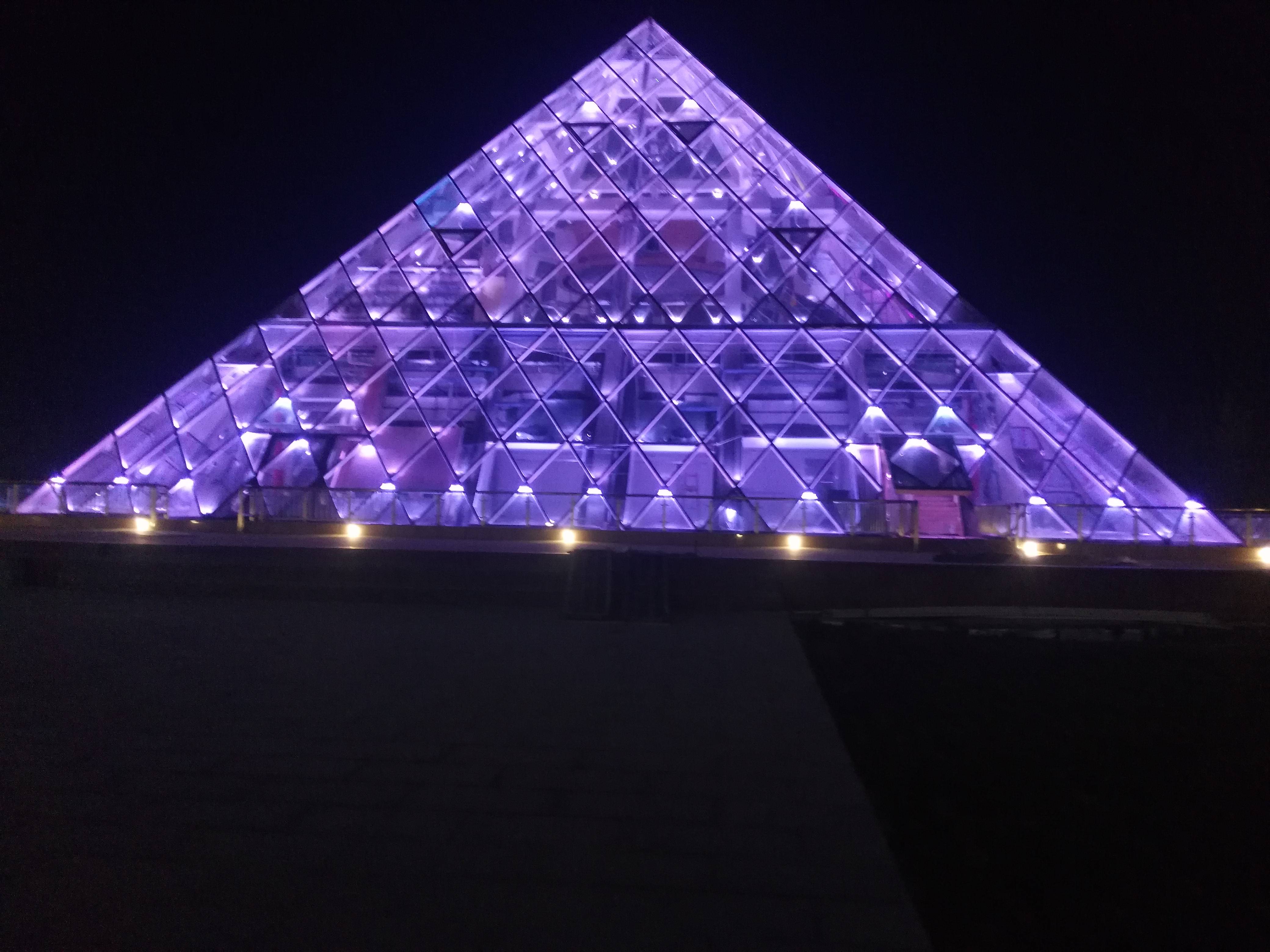 异形的建筑如何做亮化玻璃幕墙如何做亮化杰力赛用案例告诉你