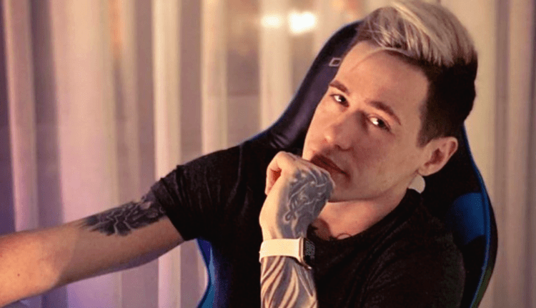 不久前,一名变态恶趣的粉丝,直接向斯坦尼斯拉夫提出