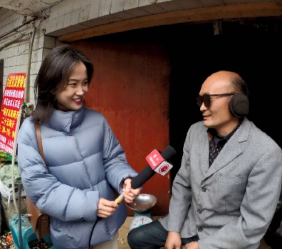 港风美女壶提提与48岁贵阳爆米花大叔合体走红爱了爱了