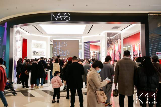 武汉k11整体定位"高端,奢华,雅致",通过引入超30家首店品牌,特色体验