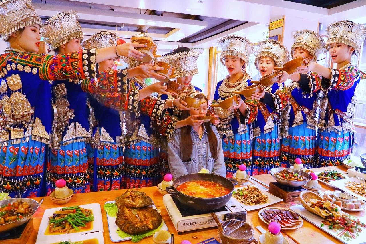 第一次来西江千户苗寨,必吃的贵州美食_苗家