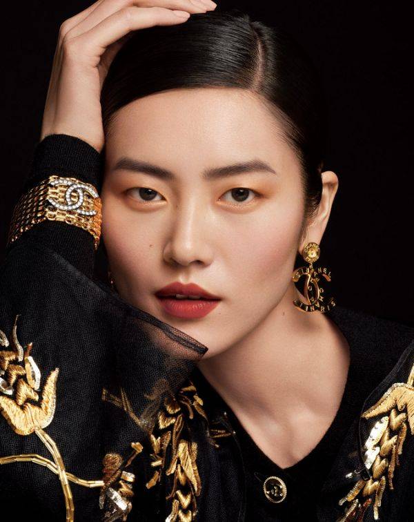 娱乐圈单眼皮的女星,刘雯有气质,看到古力娜扎:认真的?