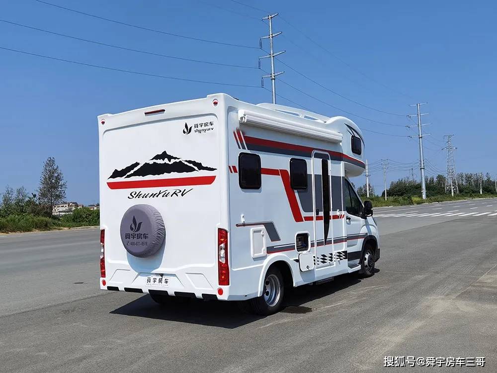 舜宇大通房车家族亮相西安房车购车节,竖床字母床,精致内饰质感