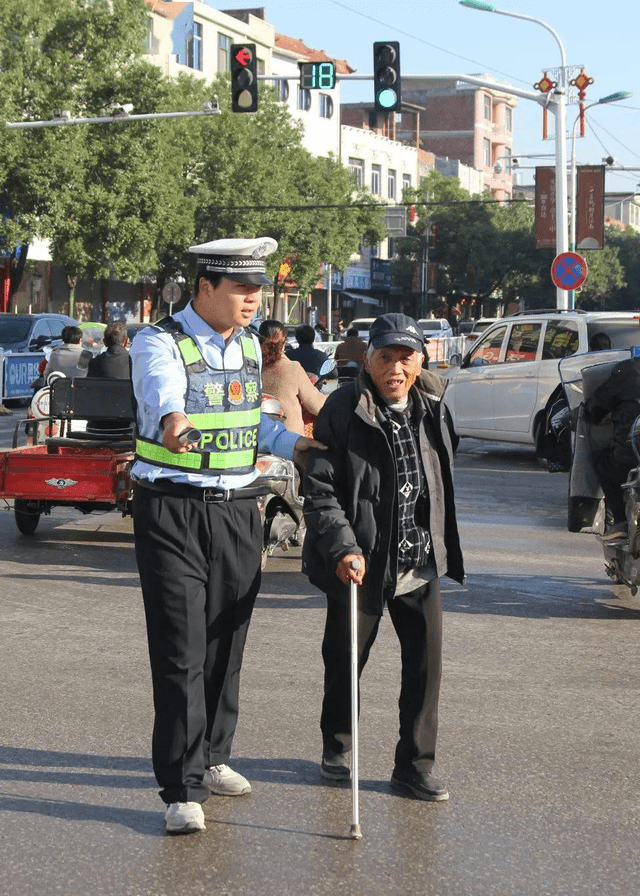 人民警察之歌為公安民警做心理講座有感