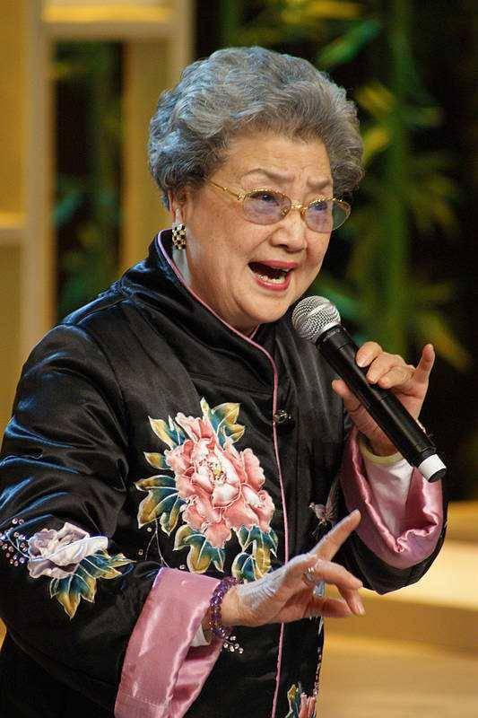 梅兰芳弟子张南云罕露面,与童祥苓恩爱64年,同后辈聚会举止局促