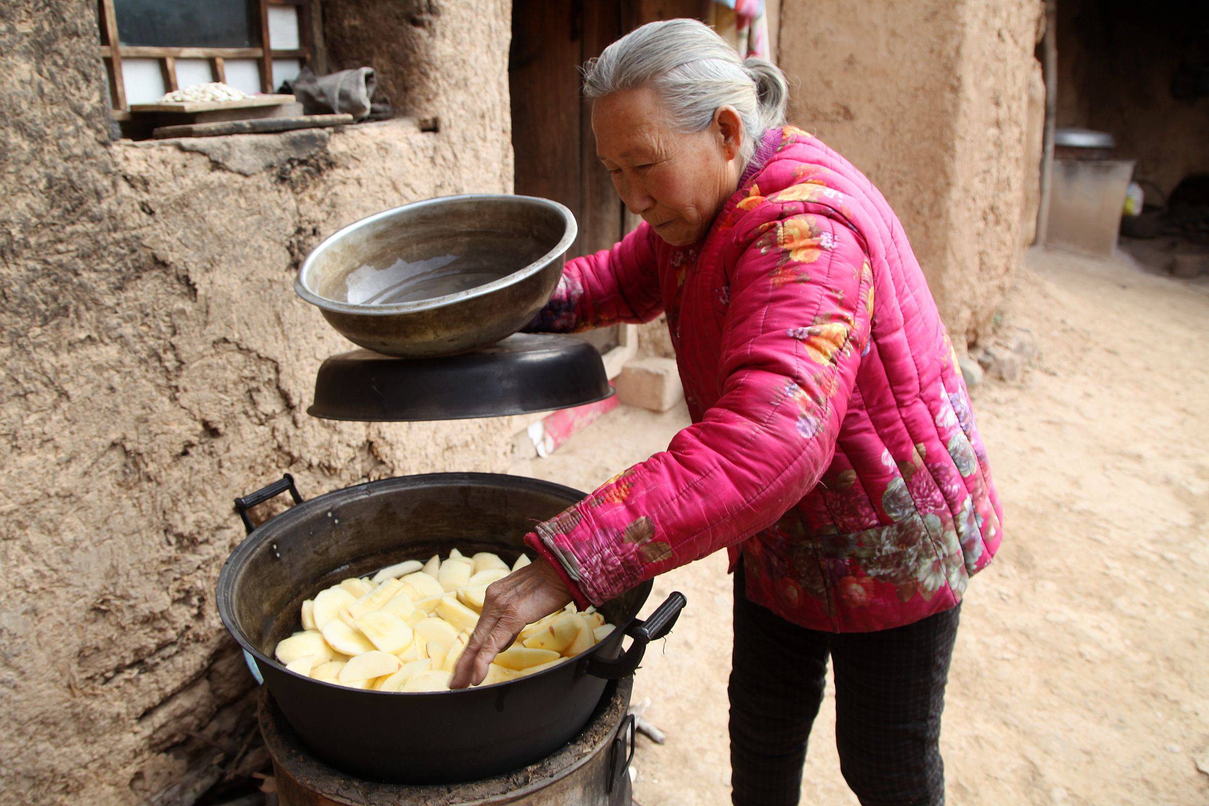 河南农村老奶奶驻颜有术,人称"老神仙",不知自己年龄大小