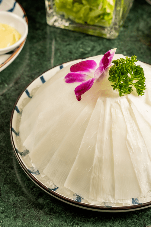 玉色的冰笋烫熟之后更加透亮,很爽口!