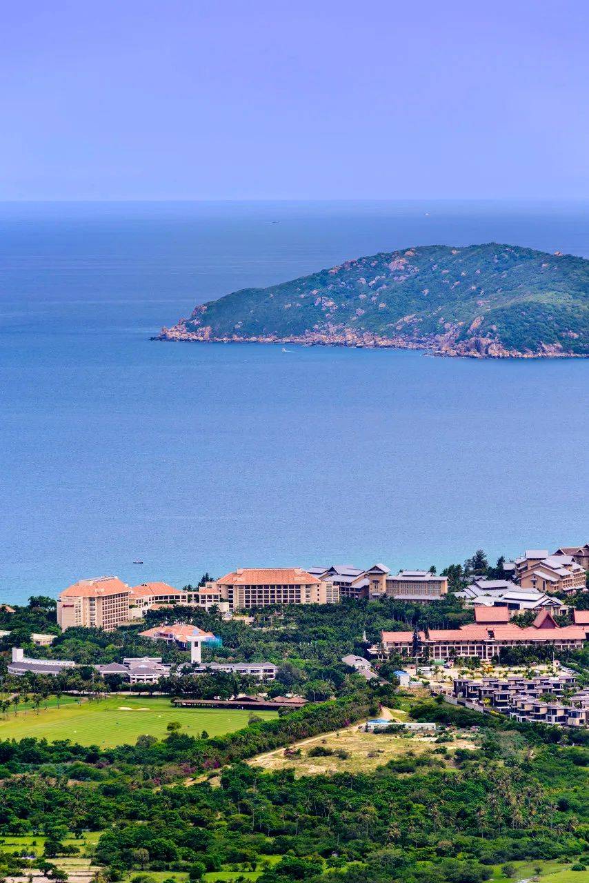 冬天去海南岛吧 ,看三亚的碧海蓝天,看文昌的人文,看万宁的热带风情!