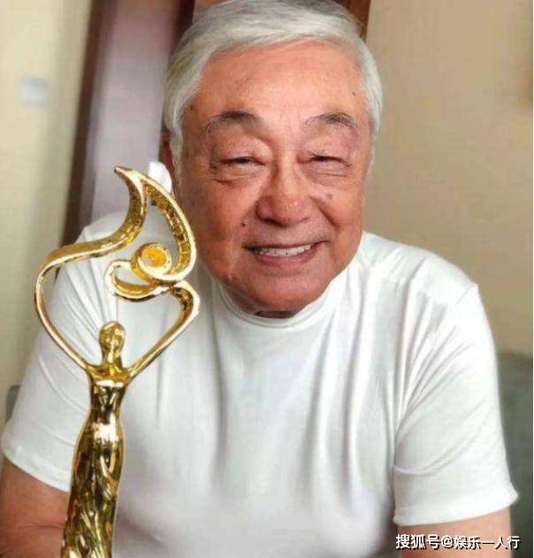 参观香港演员曾江的豪宅,86岁还身强力壮,每天在家都大鱼大肉_年龄