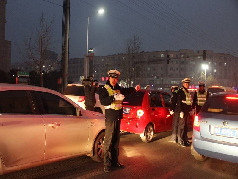 莒南交警加大夜巡夜查力度着力维护夜间交通秩序