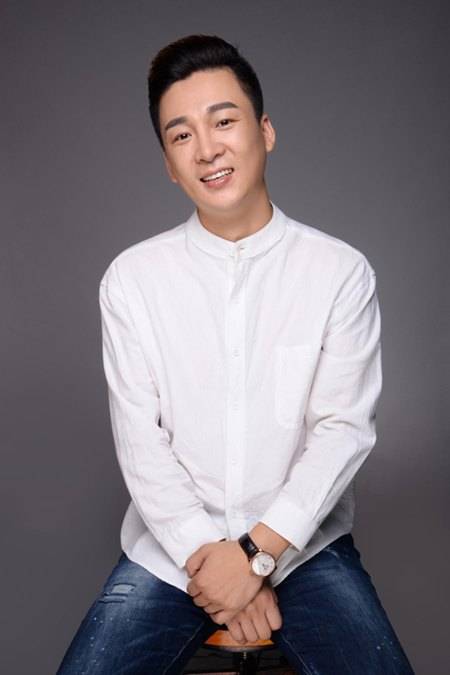 原创靠卖惨获星光大道总冠军却被扒夜店出入频繁最终遭到封杀