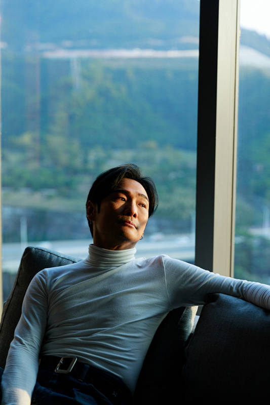 杜德伟冬日写真温暖来袭 沐浴阳光悠然自得