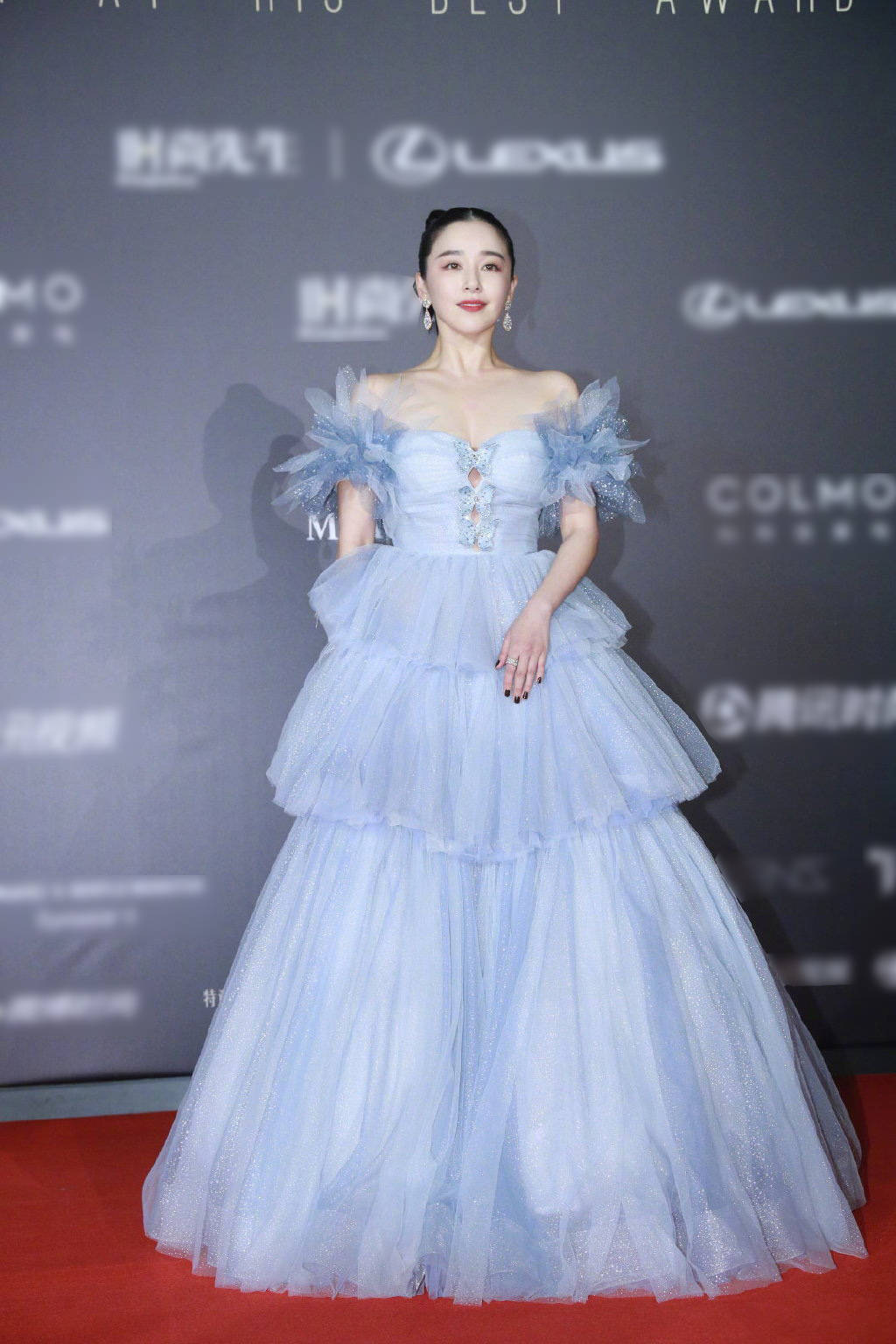 阚清子穿星空礼服,柔美梦幻宛若仙女下凡,这千年不变的气质太好