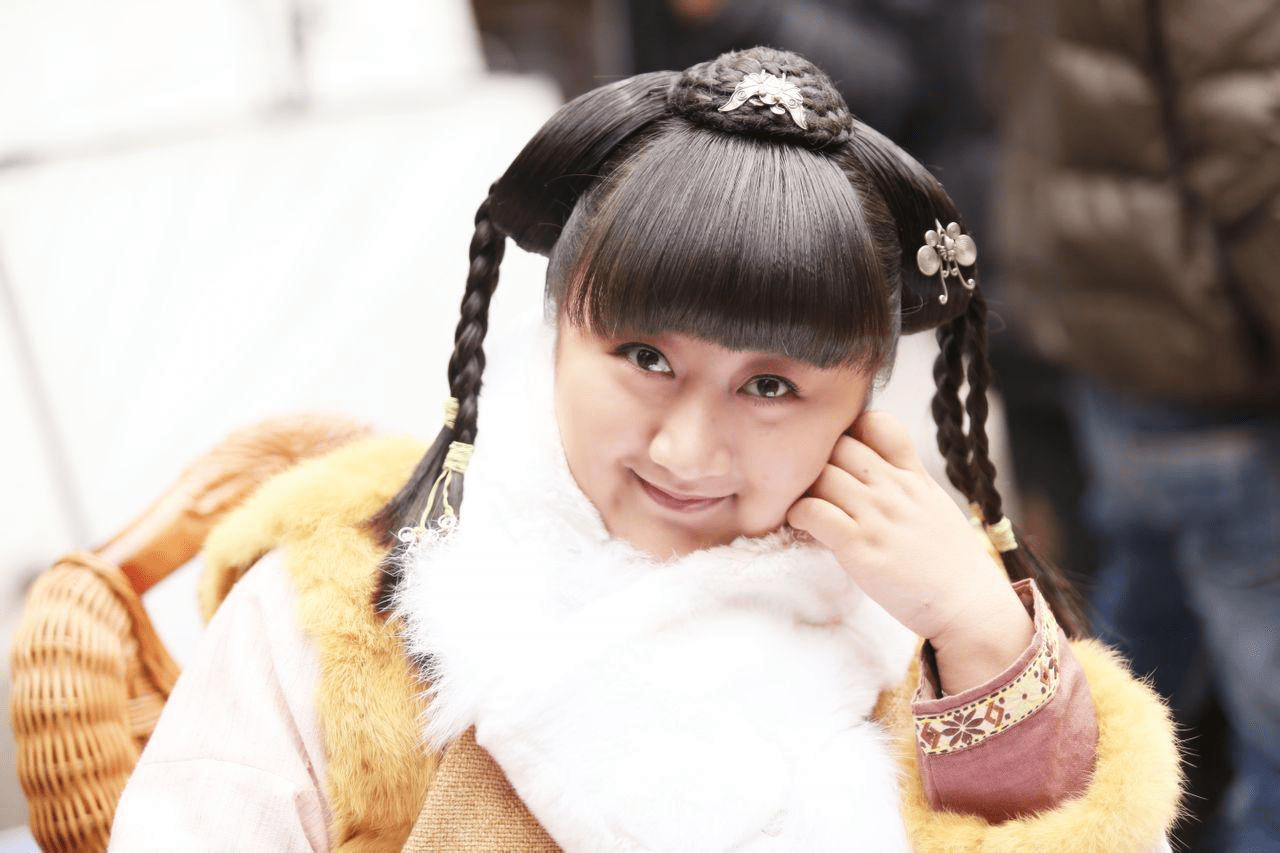 原创戏里她是国民好闺蜜戏外好人缘不断唐嫣称赞她李沁跟她同游玩