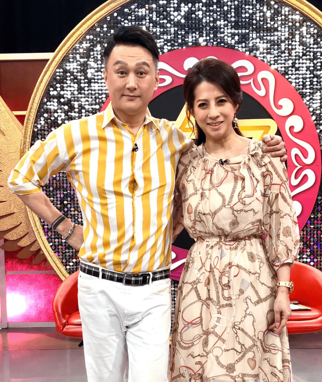 为省钱打包电视台剩饭,其实是包租公_何笃霖