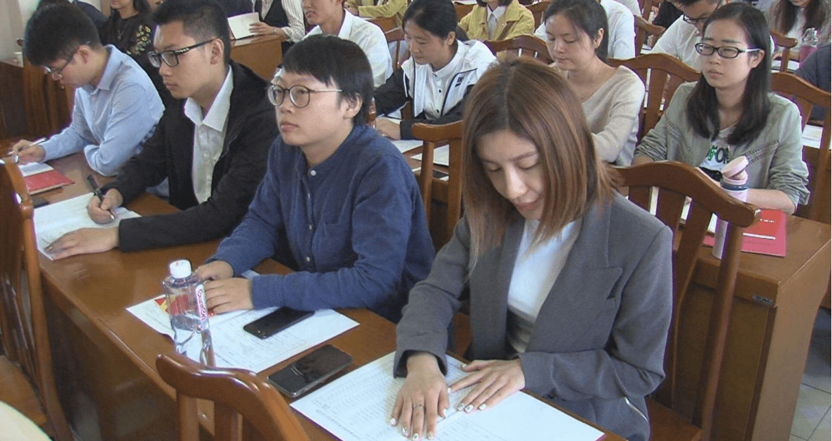 中央办公厅公务员录用名单,37人中26人本科学历,网友:逆袭_手机搜狐网