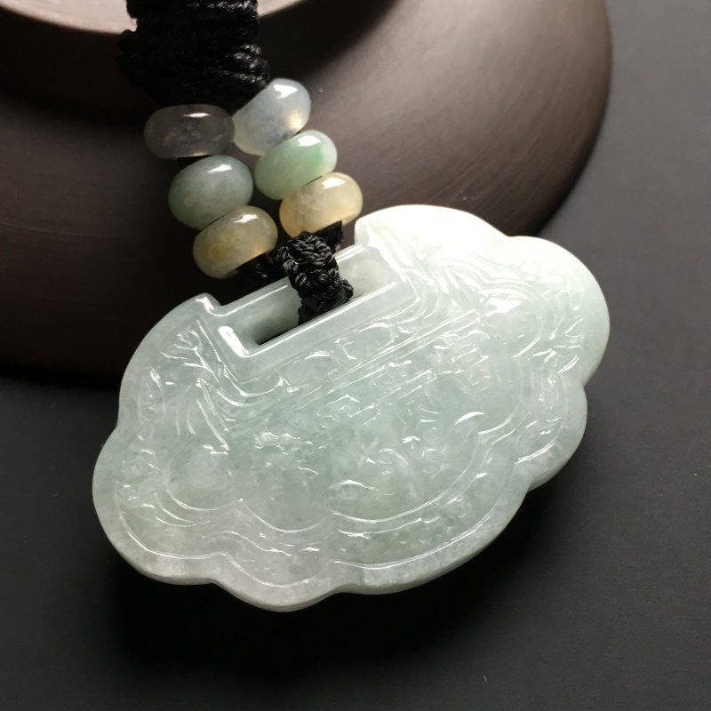 【哈轩翡翠】翡翠长命锁的发展由来及寓意