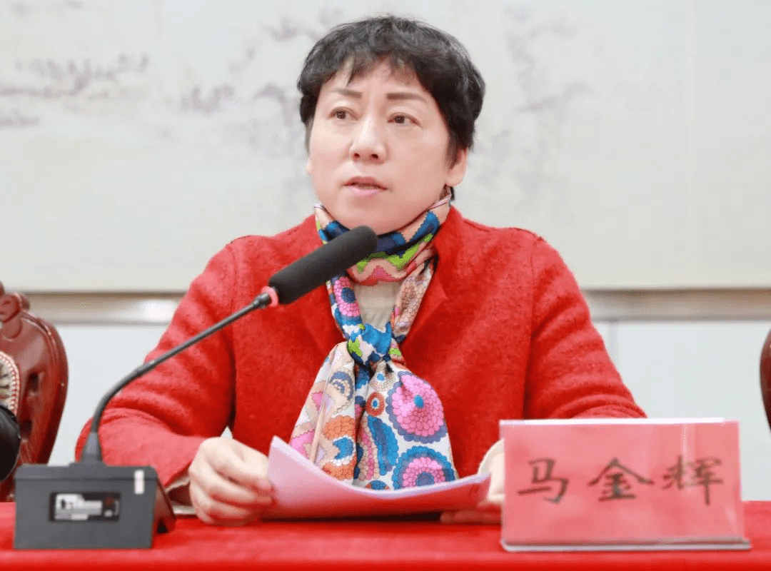 市卫健委副主任马金辉,市教育局副局长曾玲芝,市中心医院眼科技术主任