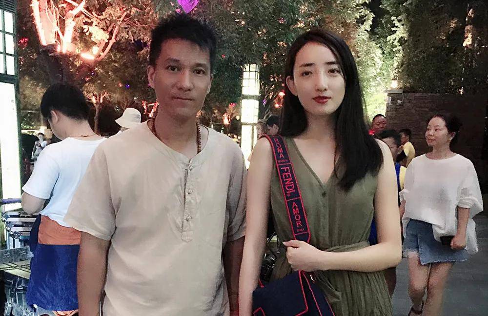 朱冬生与妻子朱冬生与演员姬他(大雀),王沛禄(猴子)合影生生在现实中