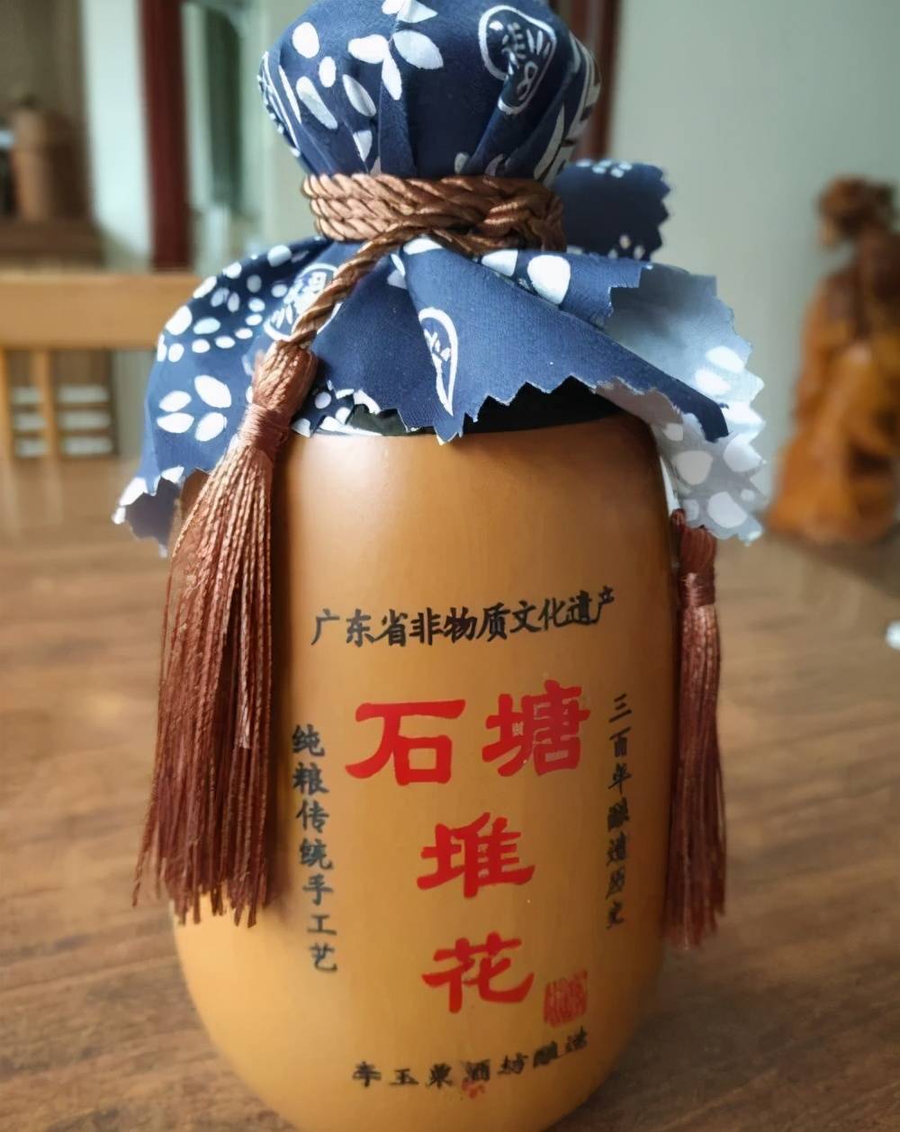 传统的堆花米酒用石塘井水酿造 精选优质粘米 经过煮,捞,发酵,入缸,蒸