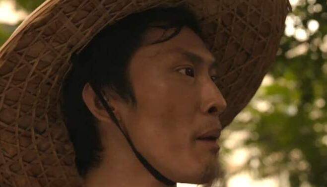 后来就选择了去拍摄电视剧,后来就出演了东北往事,直到许君聪后来遇见