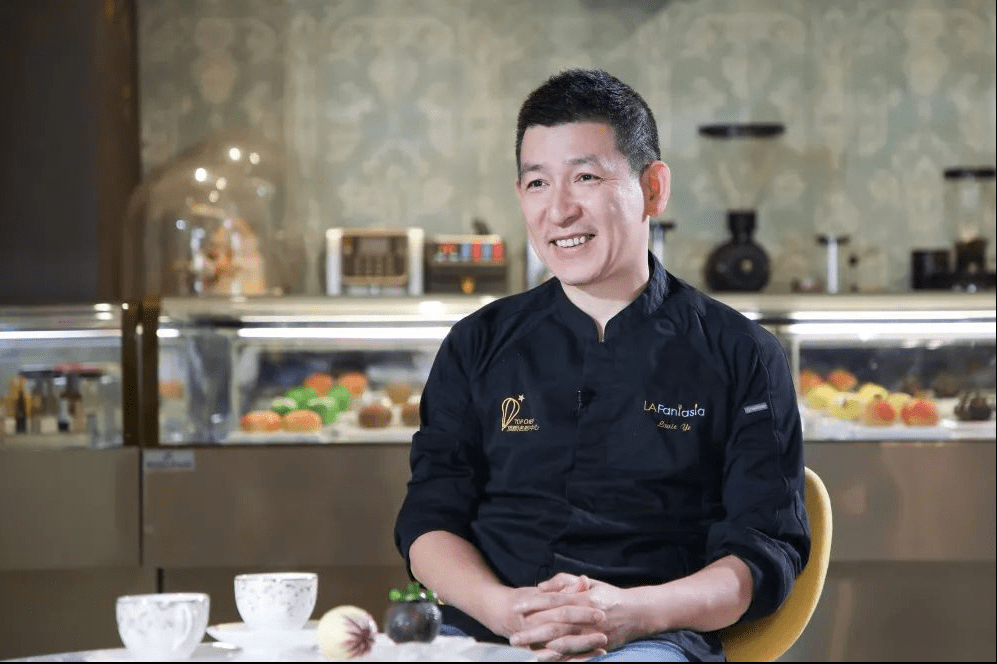 厨,已是功成名就,但就在这如鱼得水时,叶大师开始寻求新的磨练和打击