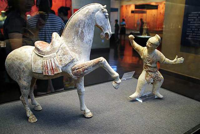 唐朝皇帝游乐高规格,唐玄宗"舞马"时人杜撰,还是真有其事?